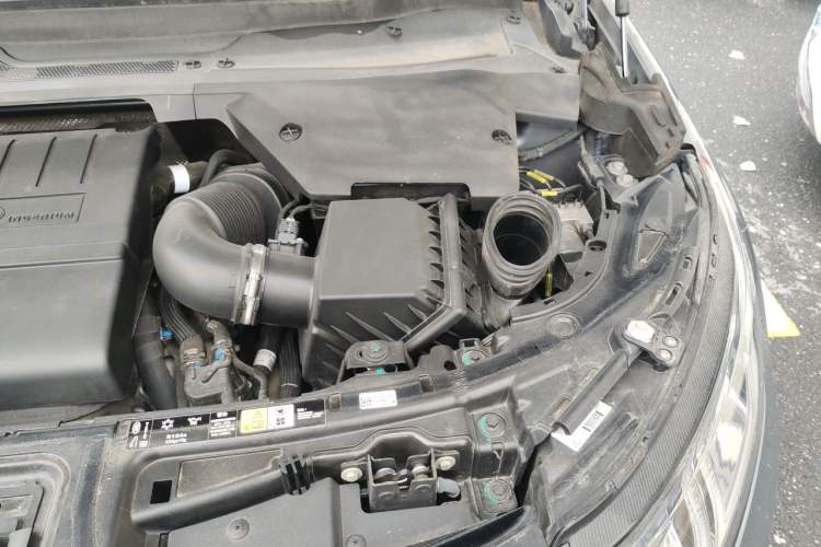 Used Land Rover Discovery Sport 2021 249 PS R-Dynamic S Performance Edition Engine Bay Left