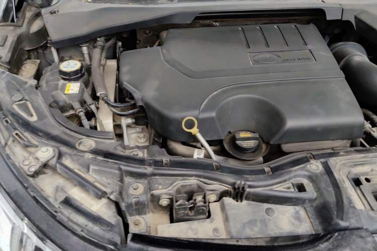 Used Land Rover Discovery Sport 2021 249 PS R-Dynamic S Performance Edition Engine Bay Right
