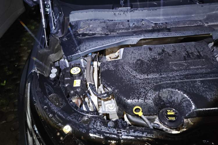 Used Land Rover Discovery Sport 2021 249 PS R-Dynamic S Performance Edition Engine Bay Right