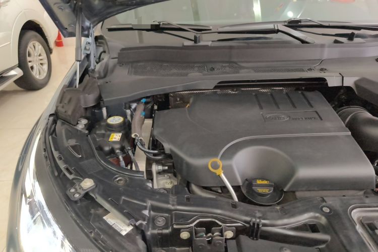 Used Land Rover Discovery Sport 2021 249 PS R-Dynamic S Performance Edition Engine Bay Right