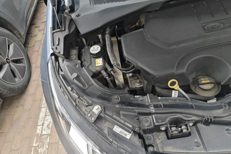 Used Land Rover Discovery Sport 2021 249 PS R-Dynamic S Performance Edition Engine Bay Right