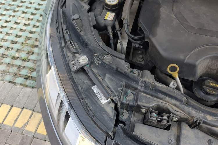 Used Land Rover Discovery Sport 2021 249 PS R-Dynamic S Performance Edition Engine Bay Right