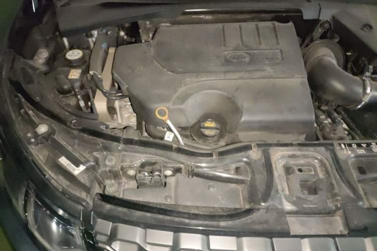 Used Land Rover Discovery Sport 2021 249 PS R-Dynamic S Performance Edition Engine Bay Right