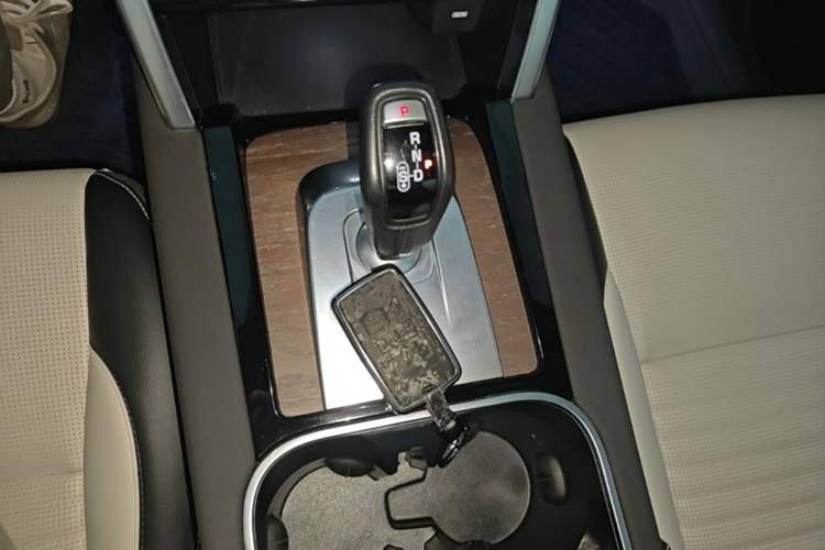 Used Land Rover Discovery Sport 2021 249 PS R-Dynamic S Performance Edition Gear Lever