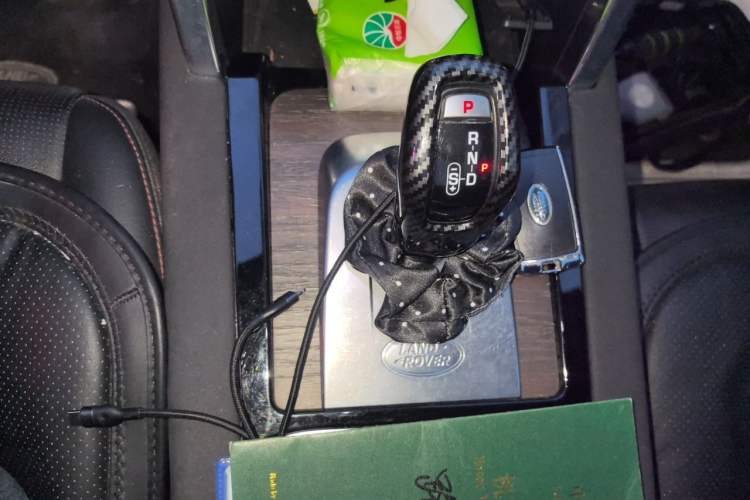 Used Land Rover Discovery Sport 2021 249 PS R-Dynamic S Performance Edition Gear Lever