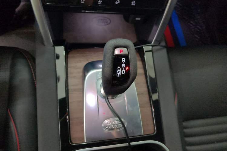 Used Land Rover Discovery Sport 2021 249 PS R-Dynamic S Performance Edition Gear Lever