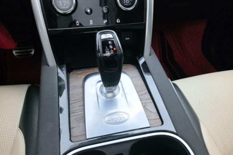 Used Land Rover Discovery Sport 2021 249 PS R-Dynamic SE Performance Tech Edition 5 Seats Gear Lever