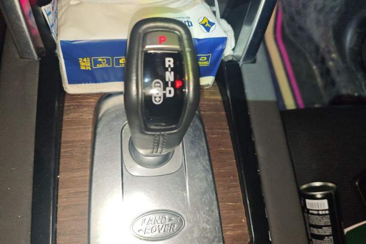 Used Land Rover Discovery Sport 2021 249 PS R-Dynamic S Performance Edition Gear Lever
