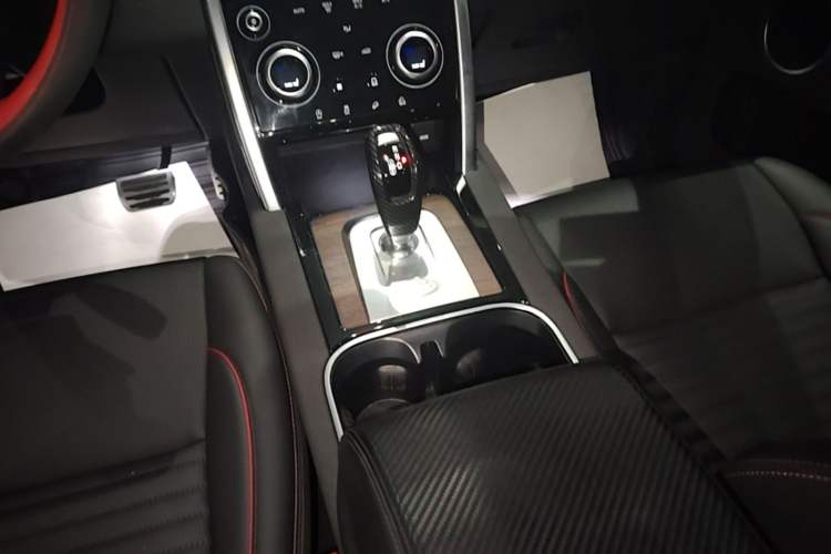 Used Land Rover Discovery Sport 2021 249 PS R-Dynamic S Performance Edition Gear Lever