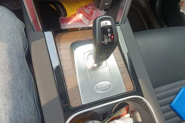 Used Land Rover Discovery Sport 2021 249 PS R-Dynamic S Performance Edition Gear Lever