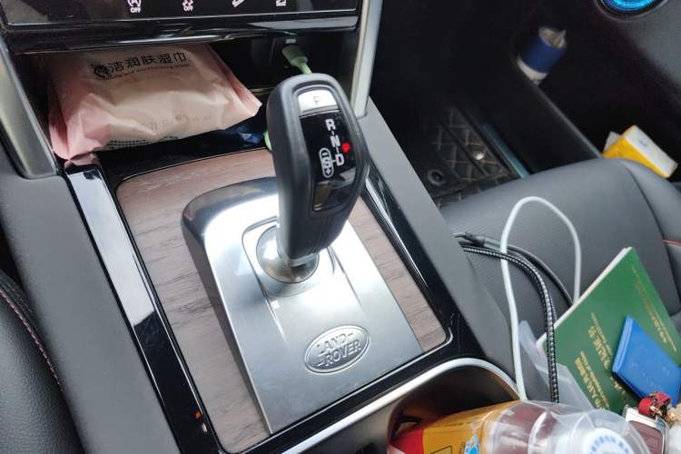 Used Land Rover Discovery Sport 2021 249 PS R-Dynamic S Performance Edition Gear Lever