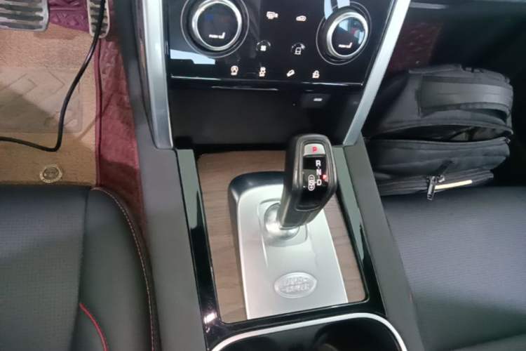 Used Land Rover Discovery Sport 2021 249 PS R-Dynamic S Performance Edition Gear Lever