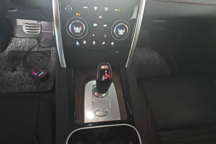 Used Land Rover Discovery Sport 2021 249 PS R-Dynamic S Performance Edition Gear Lever