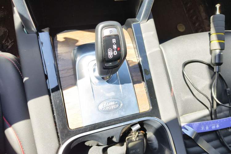 Used Land Rover Discovery Sport 2021 249 PS R-Dynamic S Performance Edition Gear Lever