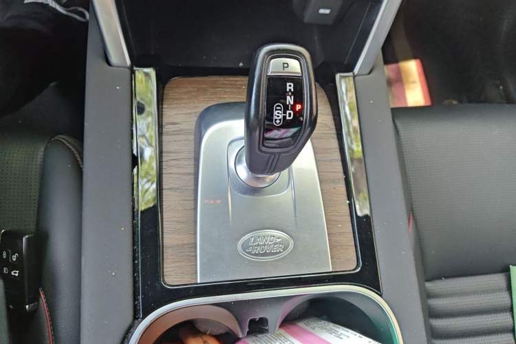 Used Land Rover Discovery Sport 2021 249 PS R-Dynamic S Performance Edition Gear Lever