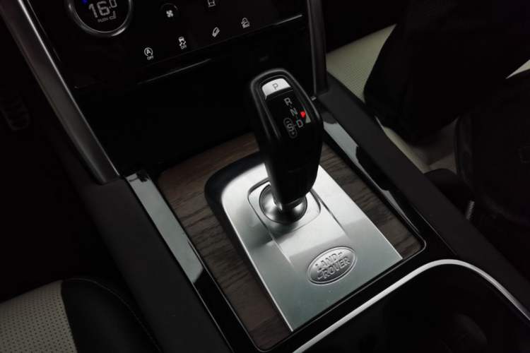 Used Land Rover Discovery Sport 2021 249 PS R-Dynamic S Performance Edition Gear Lever