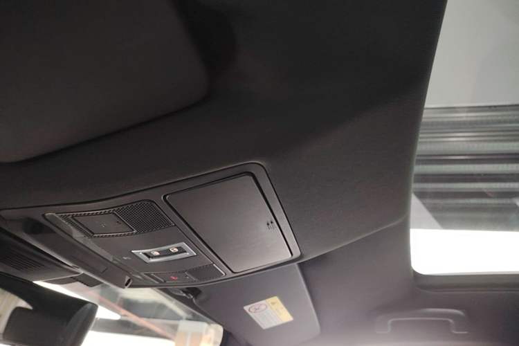 Used Land Rover Discovery Sport 2021 249 PS R-Dynamic SE Performance Tech Edition 5 Seats Headliner