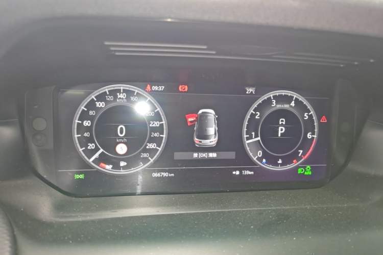 Used Land Rover Discovery Sport 2021 249 PS R-Dynamic SE Performance Tech Edition 5 Seats Instrument Cluster