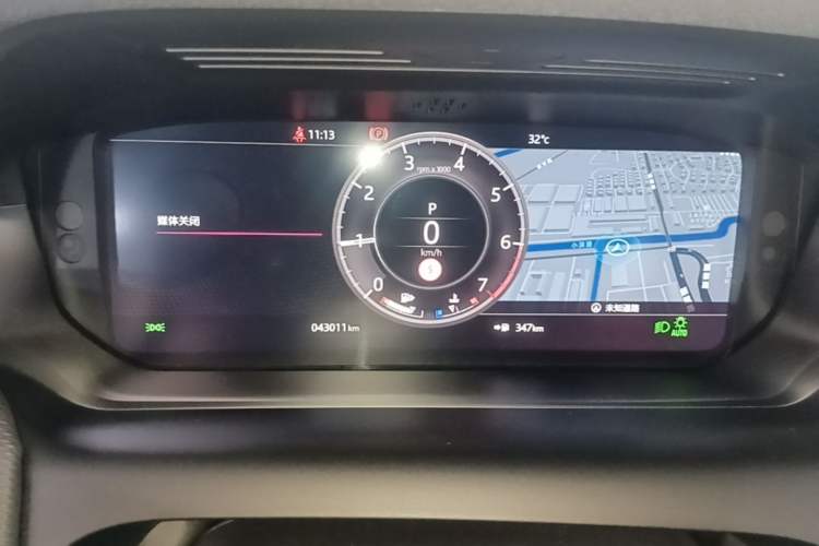 Used Land Rover Discovery Sport 2021 249 PS R-Dynamic SE Performance Tech Edition 5 Seats Instrument Cluster