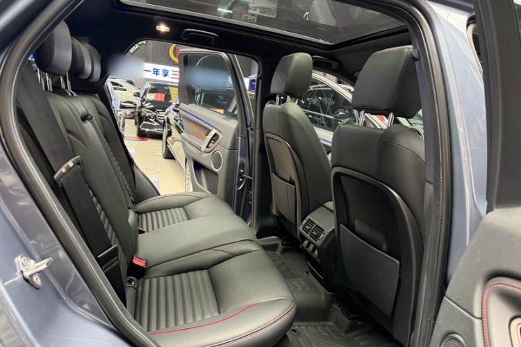 Used Land Rover Discovery Sport 2021 249 PS R-Dynamic S Performance Edition Interior 1