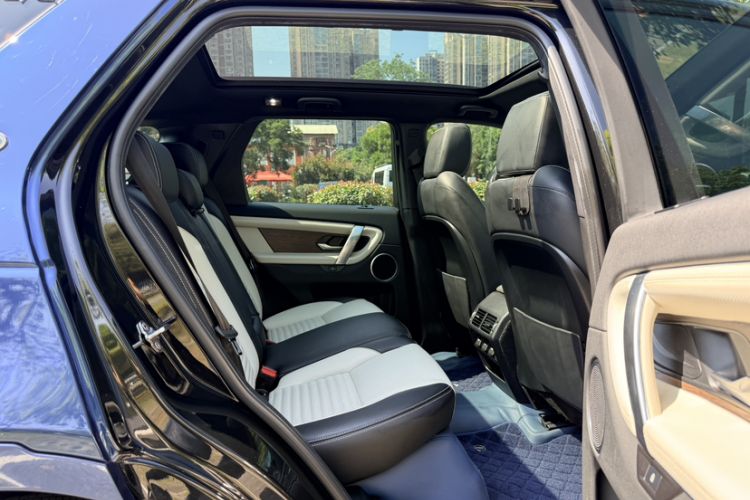 Used Land Rover Discovery Sport 2021 249 PS R-Dynamic S Performance Edition Interior 11