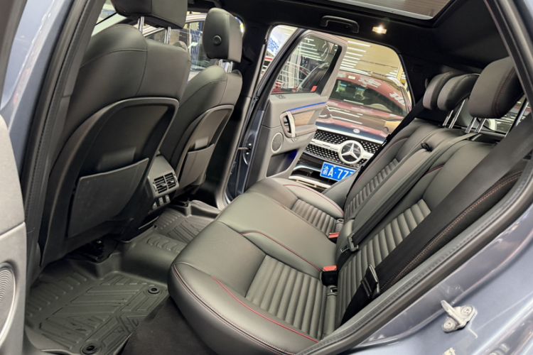 Used Land Rover Discovery Sport 2021 249 PS R-Dynamic S Performance Edition Interior 12