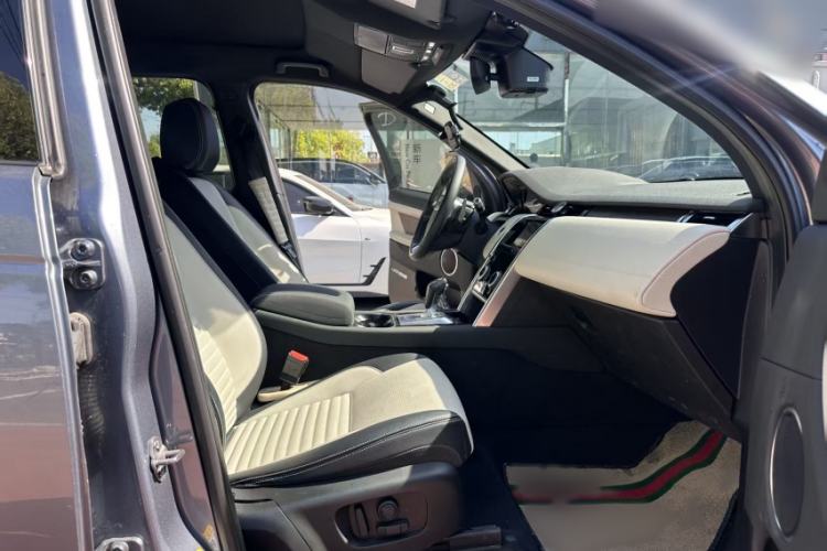 Used Land Rover Discovery Sport 2021 249 PS R-Dynamic SE Performance Tech Edition 5 Seats Interior 2