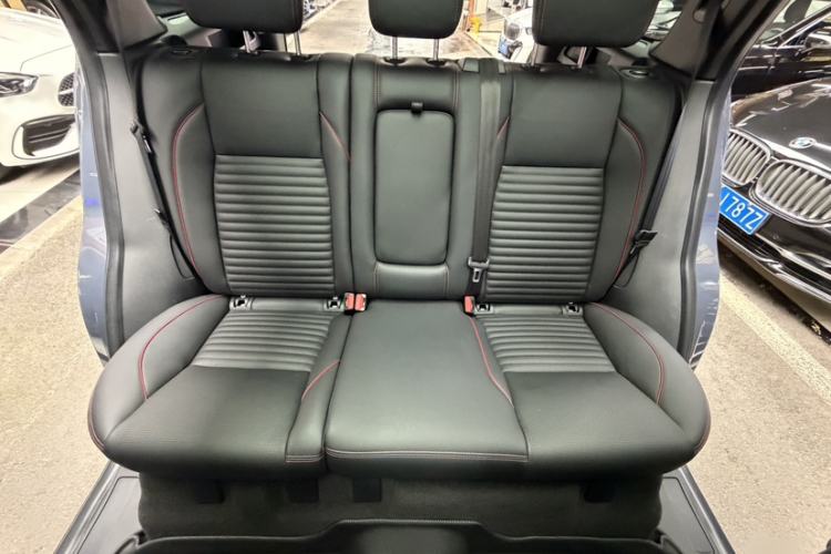 Used Land Rover Discovery Sport 2021 249 PS R-Dynamic S Performance Edition Interior 4