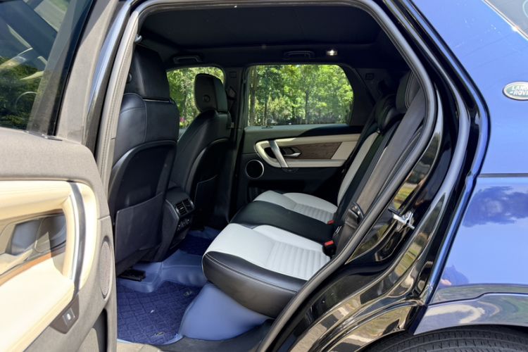 Used Land Rover Discovery Sport 2021 249 PS R-Dynamic S Performance Edition Interior 7