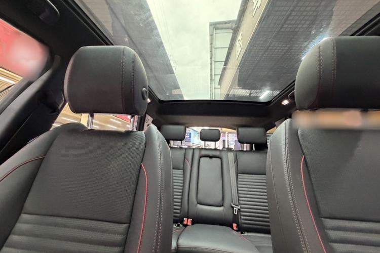 Used Land Rover Discovery Sport 2021 249 PS R-Dynamic S Performance Edition Interior 9