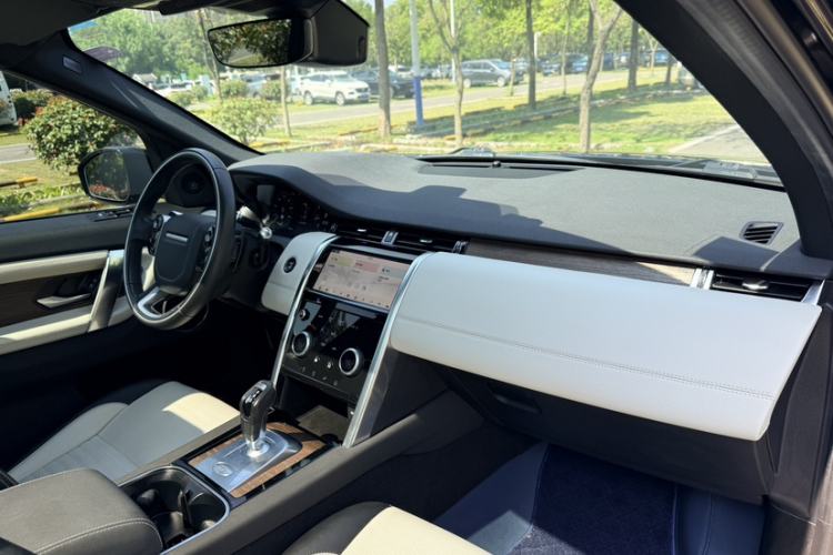 Used Land Rover Discovery Sport 2021 249 PS R-Dynamic S Performance Edition Interior 9