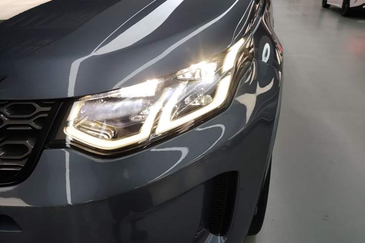 Used Land Rover Discovery Sport 2021 249 PS R-Dynamic SE Performance Tech Edition 5 Seats Left Front Headlight