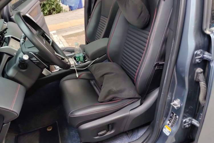 Used Land Rover Discovery Sport 2021 249 PS R-Dynamic S Performance Edition Left Front Seat