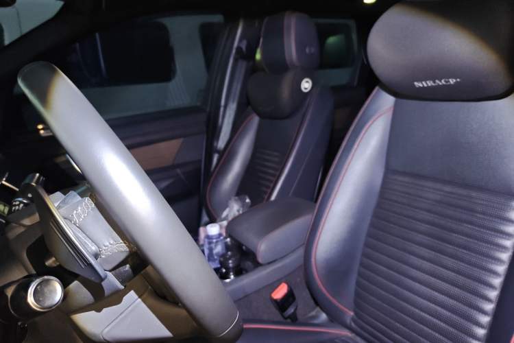 Used Land Rover Discovery Sport 2021 249 PS R-Dynamic S Performance Edition Left Front Seat