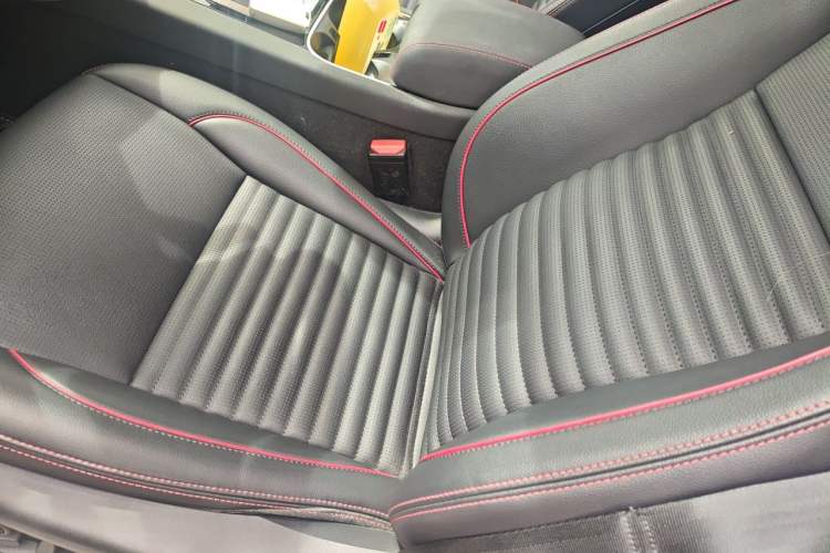 Used Land Rover Discovery Sport 2021 249 PS R-Dynamic SE Performance Tech Edition 7 Seats Left Front Seat