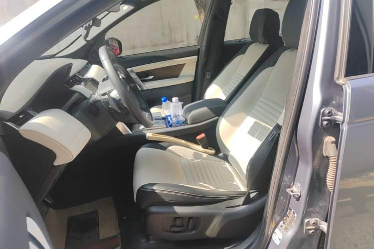 Used Land Rover Discovery Sport 2021 249 PS R-Dynamic SE Performance Tech Edition 5 Seats Left Front Seat