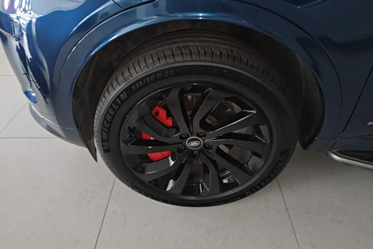 Used Land Rover Discovery Sport 2021 249 PS R-Dynamic S Performance Edition Left Front Wheel Hub