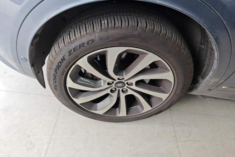 Used Land Rover Discovery Sport 2021 249 PS R-Dynamic SE Performance Tech Edition 5 Seats Left Front Wheel Hub