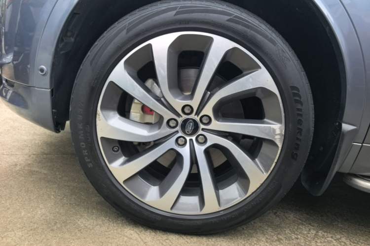 Used Land Rover Discovery Sport 2021 249 PS R-Dynamic SE Performance Tech Edition 5 Seats Left Front Wheel Hub
