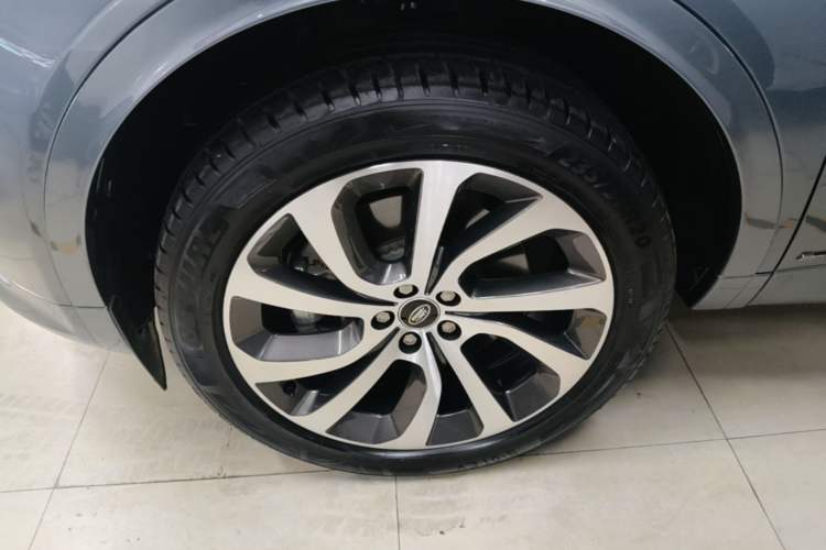 Used Land Rover Discovery Sport 2021 249 PS R-Dynamic S Performance Edition Left Front Wheel Hub