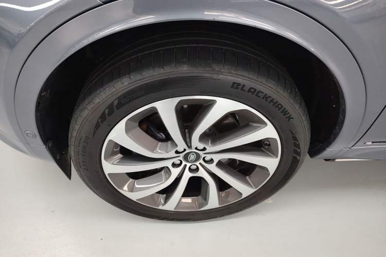 Used Land Rover Discovery Sport 2021 249 PS R-Dynamic SE Performance Tech Edition 5 Seats Left Front Wheel Hub