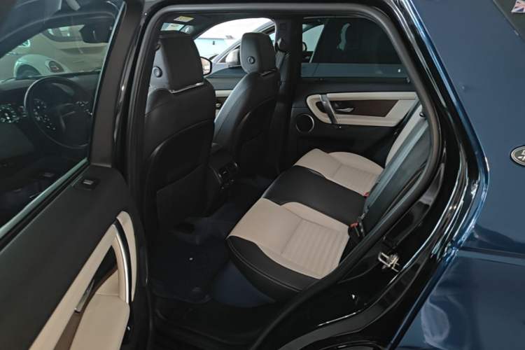 Used Land Rover Discovery Sport 2021 249 PS R-Dynamic S Performance Edition Left Rear Seat