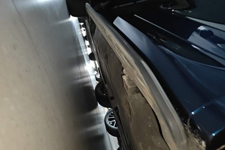 Used Land Rover Discovery Sport 2021 249 PS R-Dynamic S Performance Edition Left Side Sill