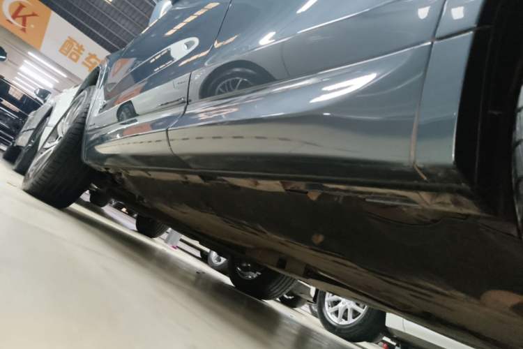 Used Land Rover Discovery Sport 2021 249 PS R-Dynamic S Performance Edition Left Side Sill