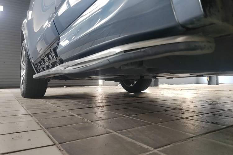 Used Land Rover Discovery Sport 2021 249 PS R-Dynamic SE Performance Tech Edition 5 Seats Left Side Sill