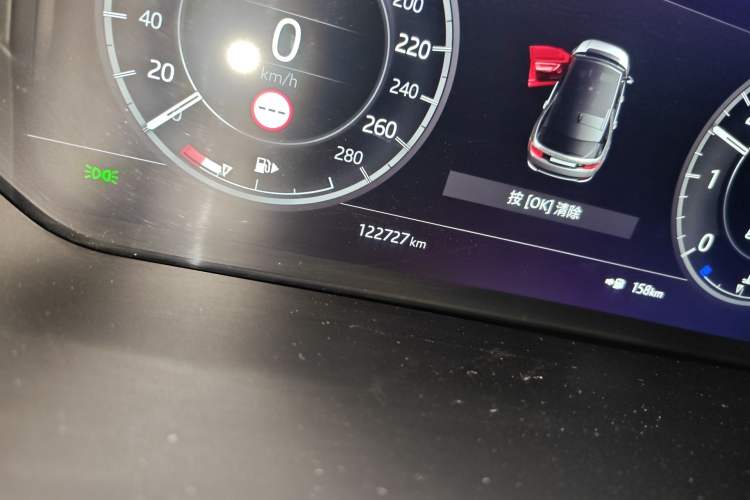 Used Land Rover Discovery Sport 2021 249 PS R-Dynamic S Performance Edition Odometer Close Up
