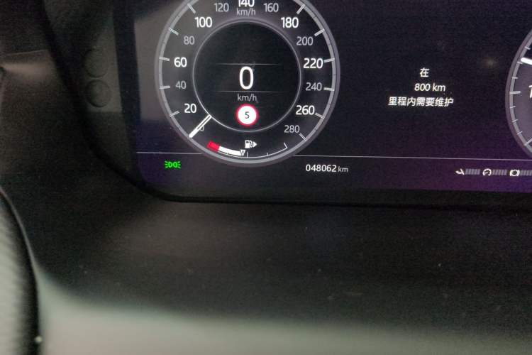 Used Land Rover Discovery Sport 2021 249 PS R-Dynamic S Performance Edition Odometer Close Up