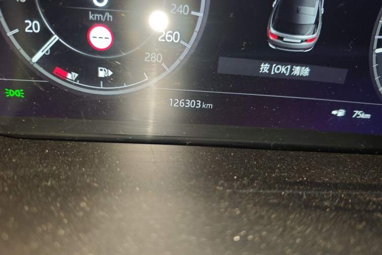 Used Land Rover Discovery Sport 2021 249 PS R-Dynamic S Performance Edition Odometer Close Up
