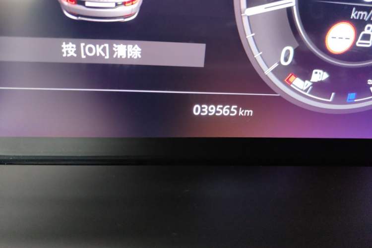 Used Land Rover Discovery Sport 2021 249 PS R-Dynamic S Performance Edition Odometer Close Up