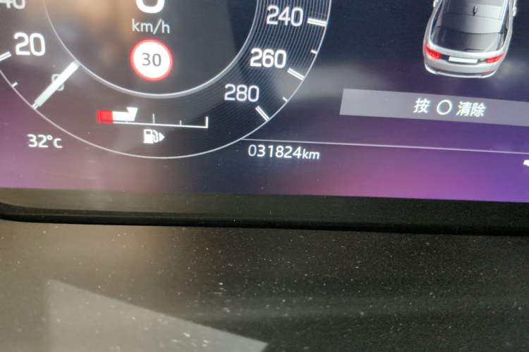 Used Land Rover Discovery Sport 2021 249 PS R-Dynamic S Performance Edition Odometer Close Up